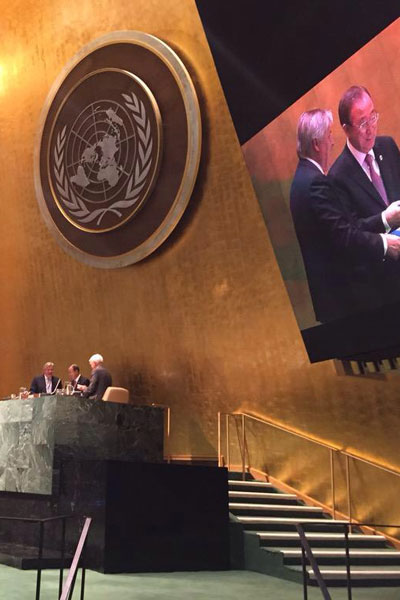 Dr Henrik O. Madsen presents the 'Impact' report to UN Secretary-General Ban Ki-moon and Sir Mark Moody-Stuart, Chairman, Foundation for the Global Compact in the UN General Assembly.